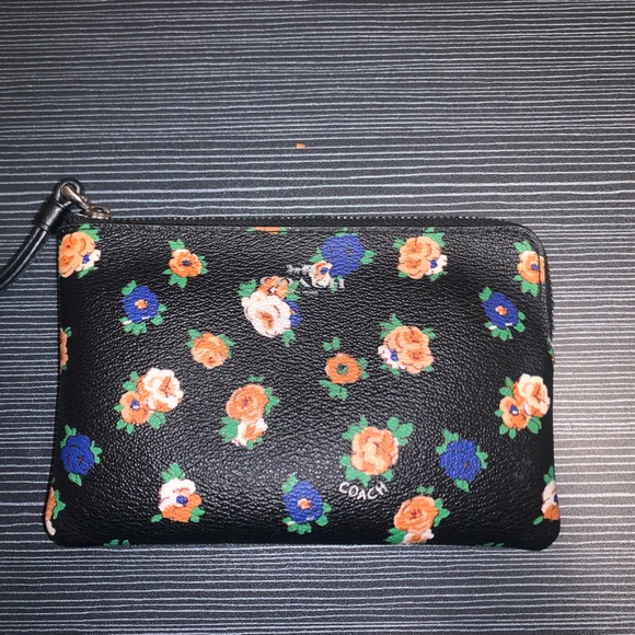 Coach Wristlet - Picture 1 of 3